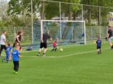 Laatste training S.K.N.W.K. JO7-1 van seizoen 2022-2023 (partijtje tegen de ouders) (94/130)